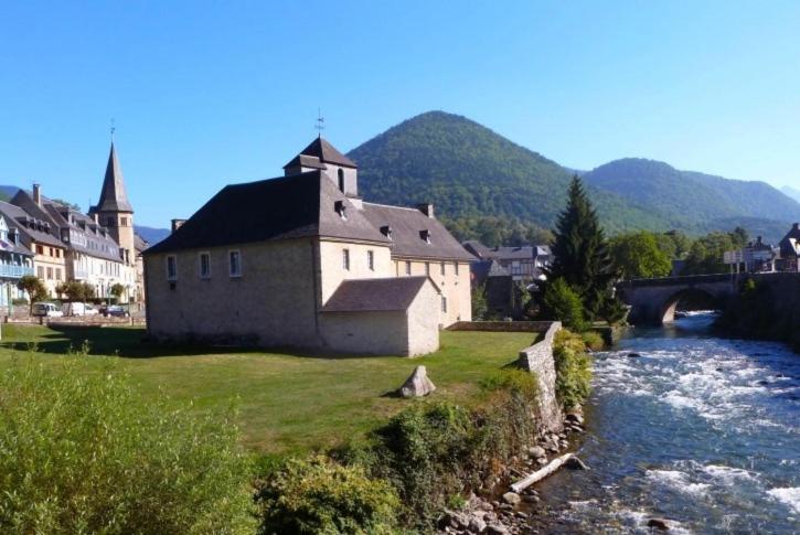 Agreable Maison Au Centre D'Arreau Pour 8 Pers Luaran gambar